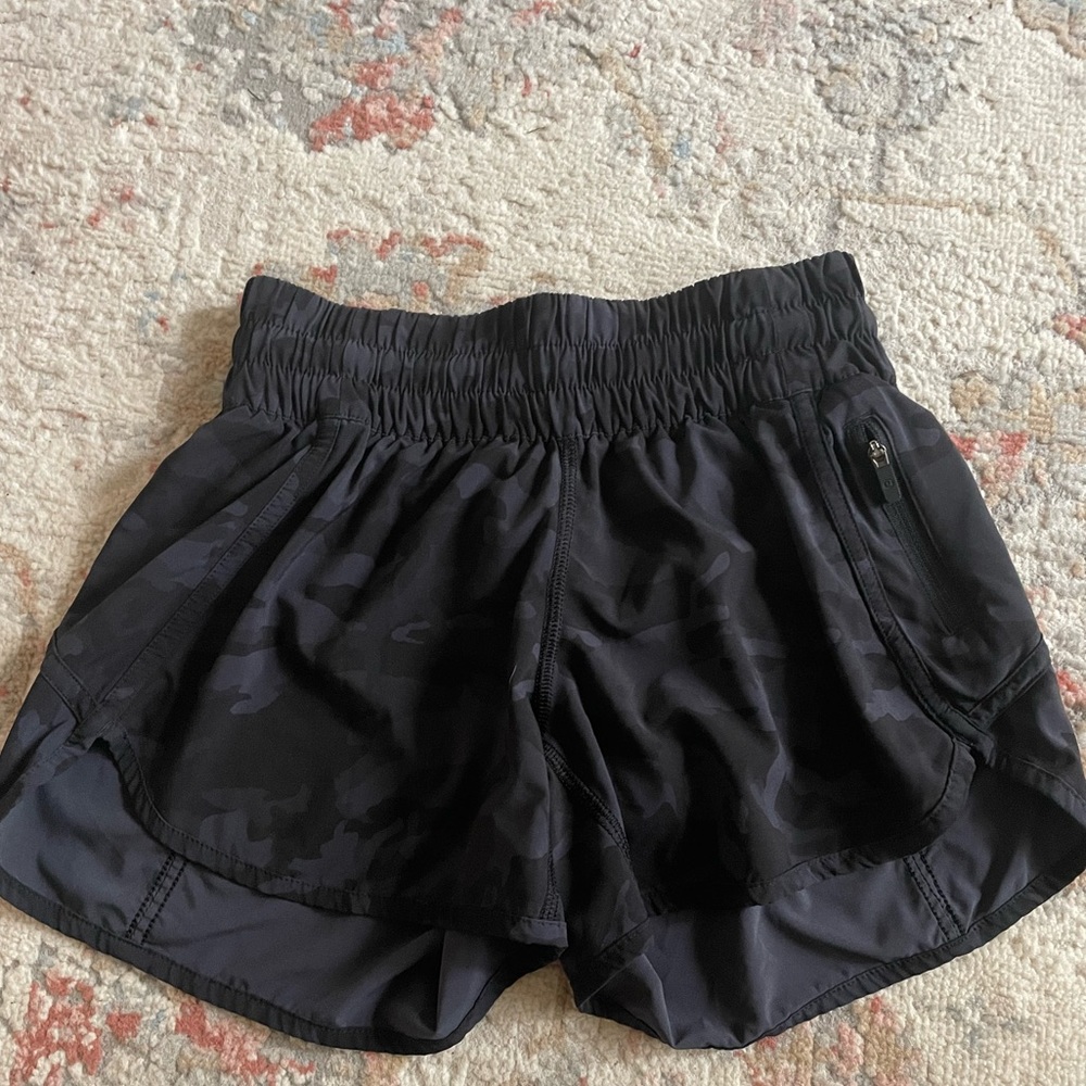 Lululemon tracker 4 inch short